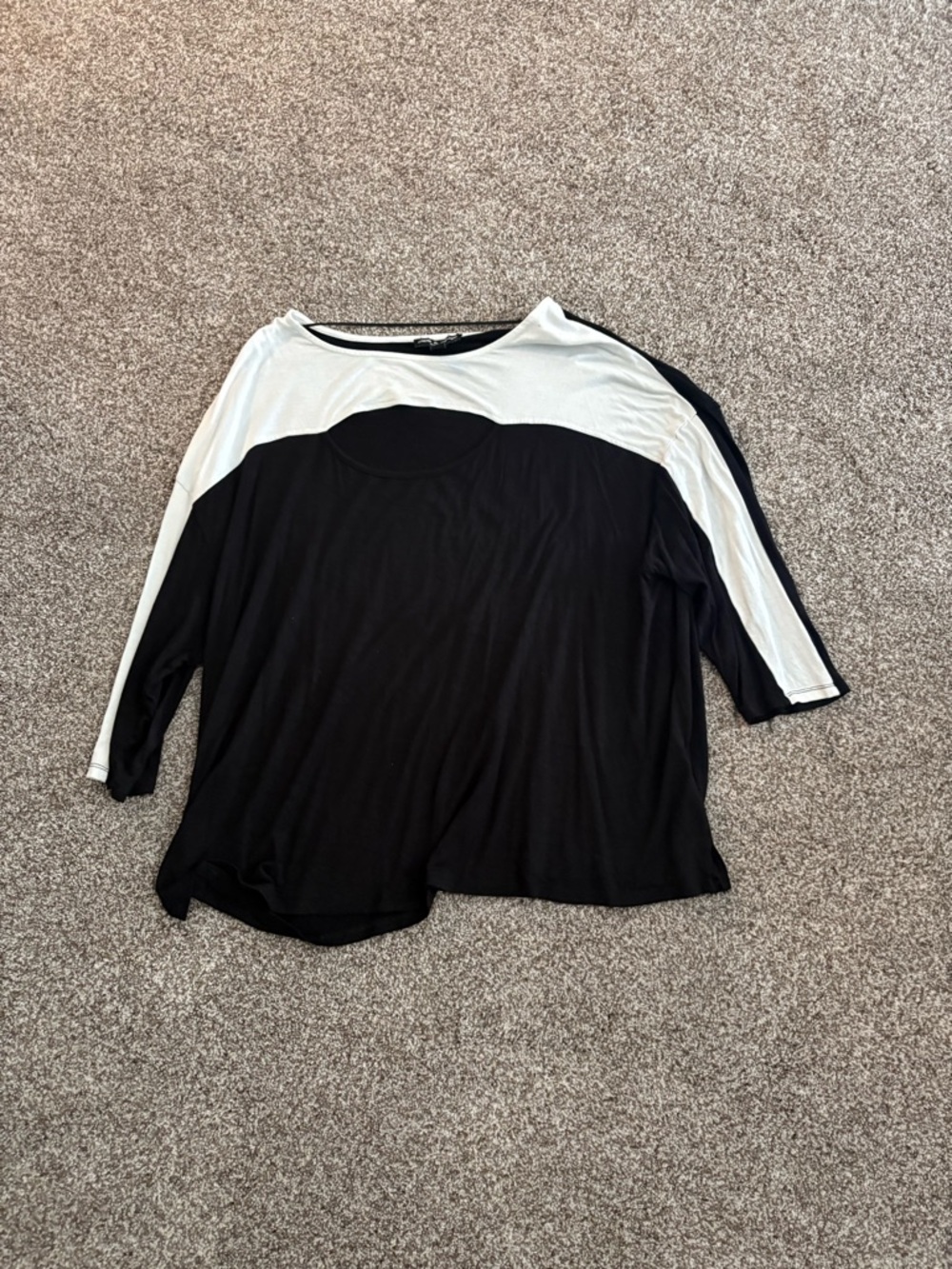 Cable & Gauge Black and White Colorblock Long Sleeve Top